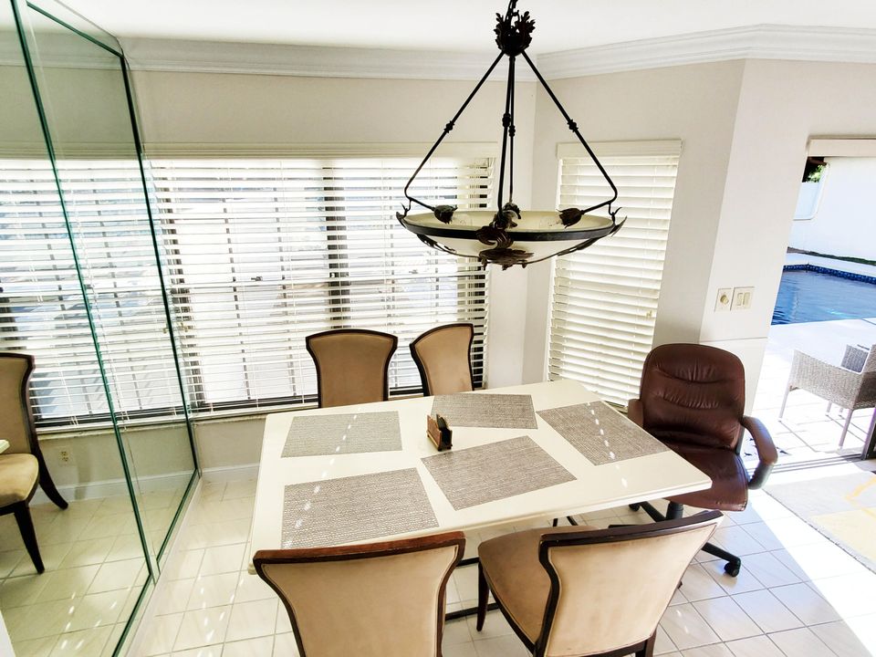 出租: $5,700 (3 贝兹, 3 浴室, 2562 平方英尺)