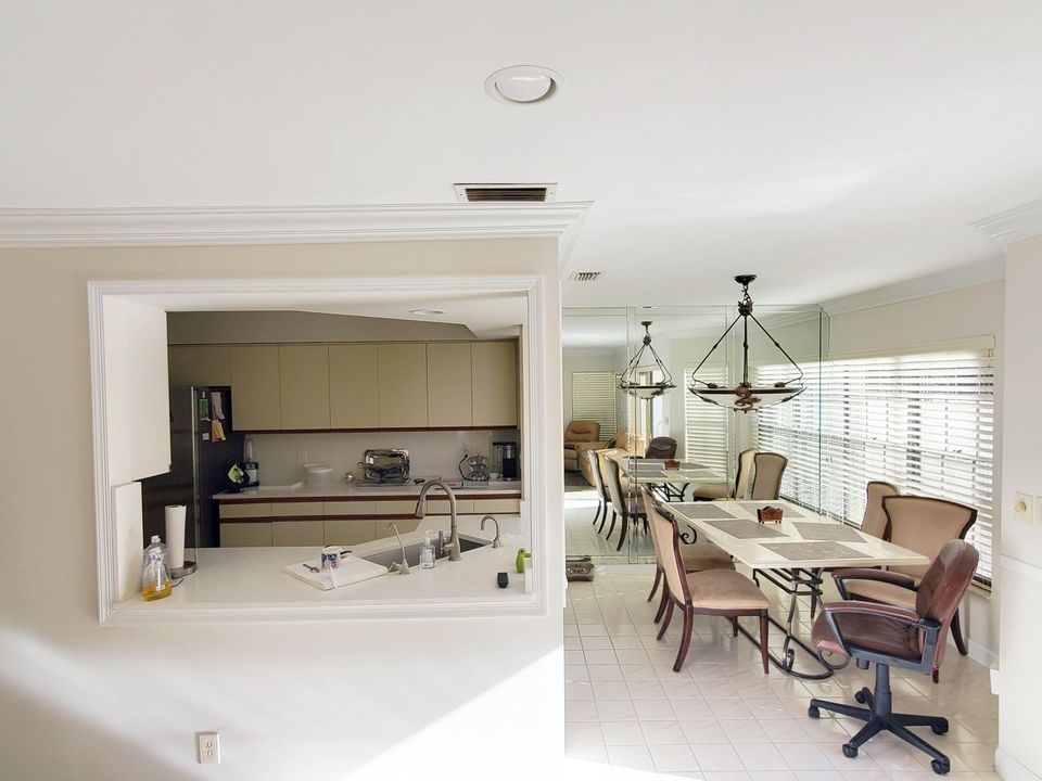 出租: $5,700 (3 贝兹, 3 浴室, 2562 平方英尺)