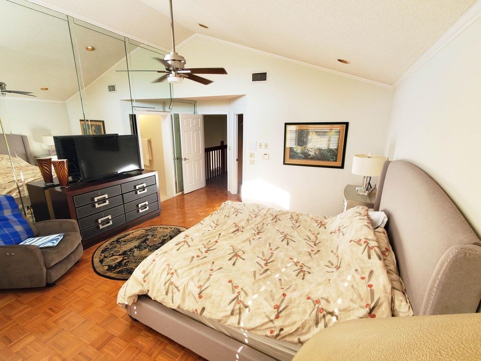 出租: $5,700 (3 贝兹, 3 浴室, 2562 平方英尺)