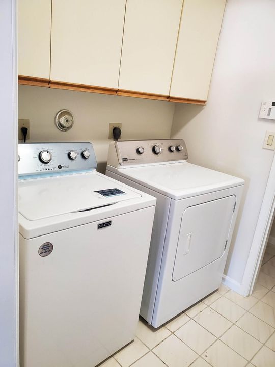 出租: $5,700 (3 贝兹, 3 浴室, 2562 平方英尺)