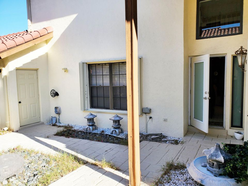 出租: $5,700 (3 贝兹, 3 浴室, 2562 平方英尺)