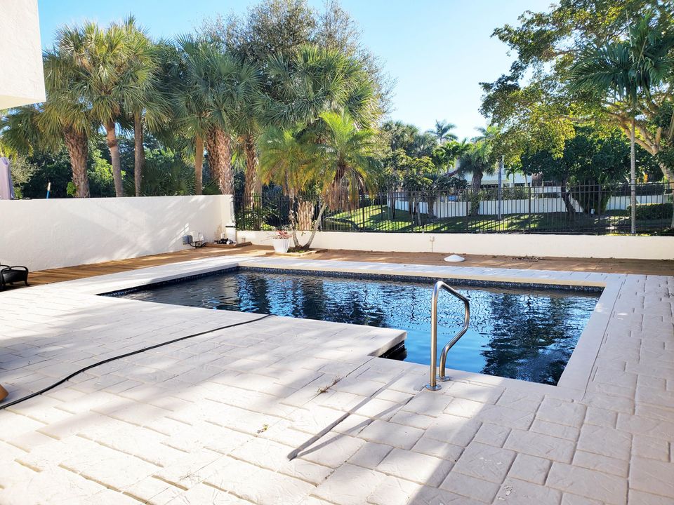 出租: $5,700 (3 贝兹, 3 浴室, 2562 平方英尺)