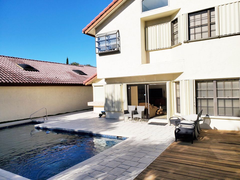 出租: $5,700 (3 贝兹, 3 浴室, 2562 平方英尺)