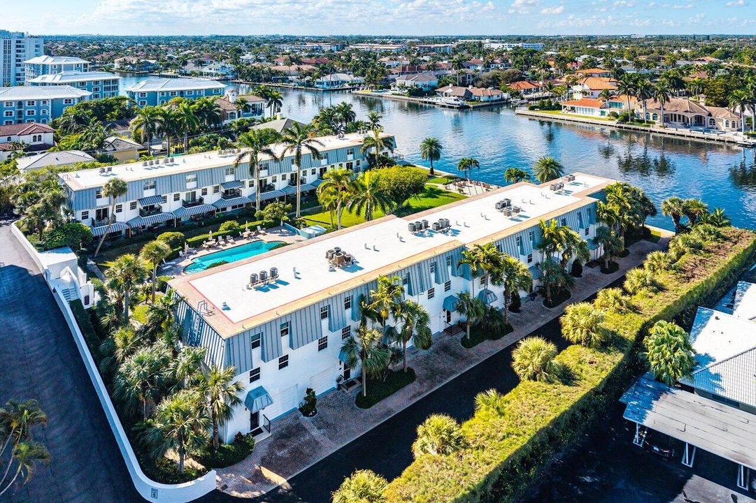 Active With Contract: $1,395,000 (2 beds, 3 baths, 2744 Square Feet)