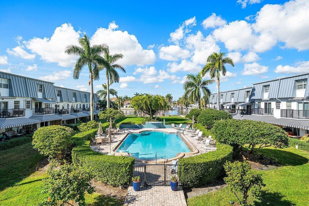 Active With Contract: $1,395,000 (2 beds, 3 baths, 2744 Square Feet)