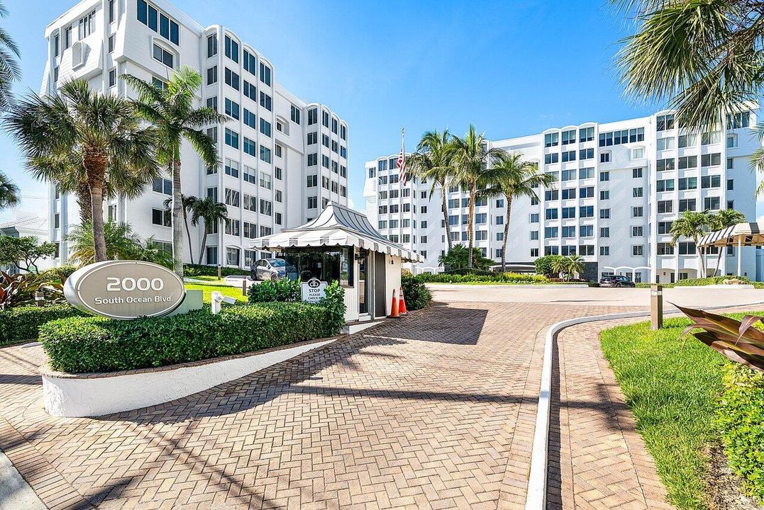 Active With Contract: $1,395,000 (2 beds, 3 baths, 2744 Square Feet)