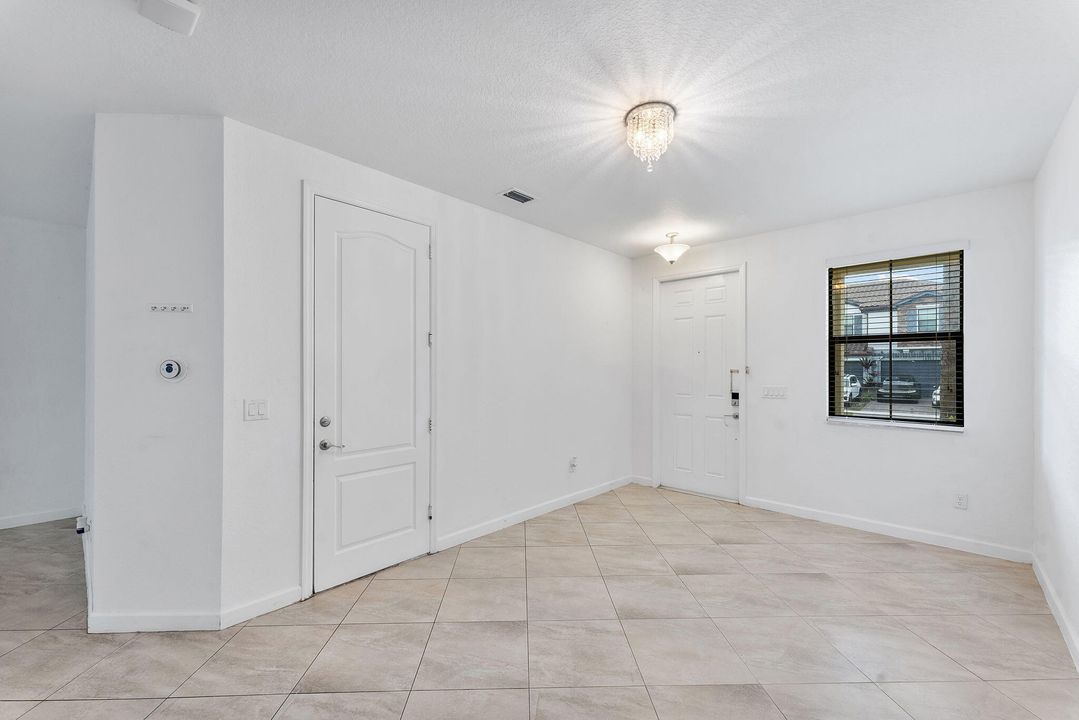 For Sale: $529,999 (3 beds, 2 baths, 1829 Square Feet)