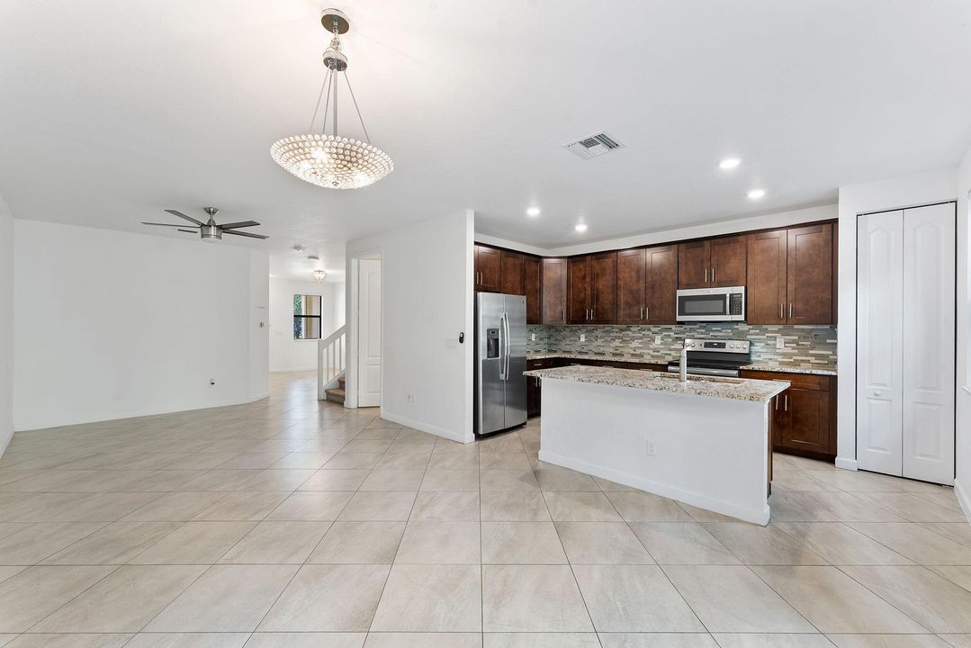 For Sale: $529,999 (3 beds, 2 baths, 1829 Square Feet)