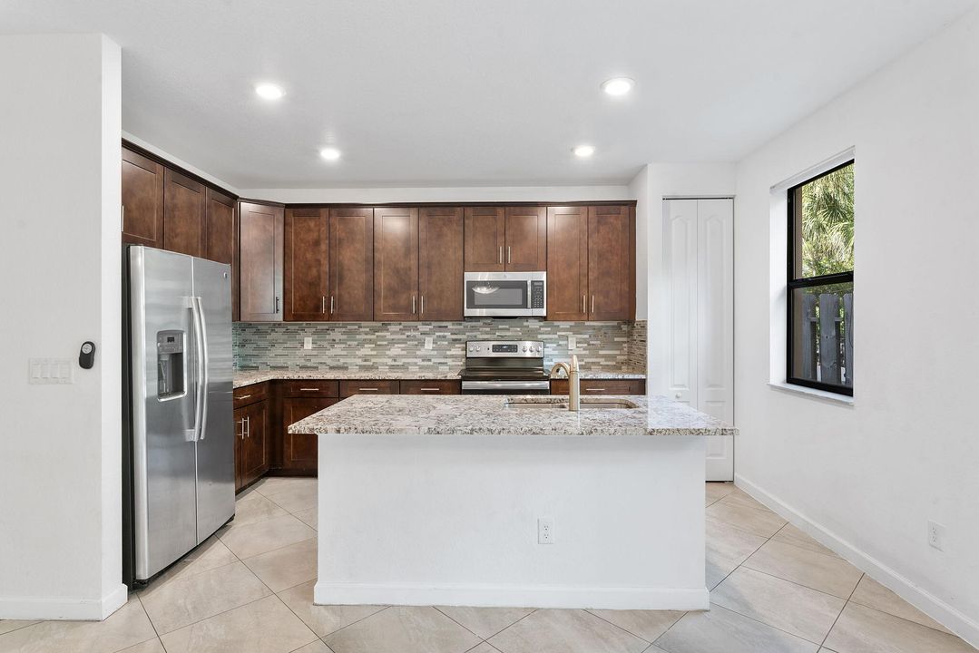 For Sale: $529,999 (3 beds, 2 baths, 1829 Square Feet)