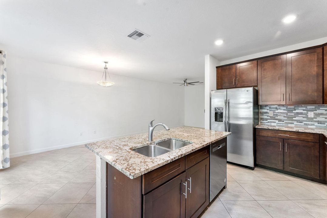 For Sale: $529,999 (3 beds, 2 baths, 1829 Square Feet)