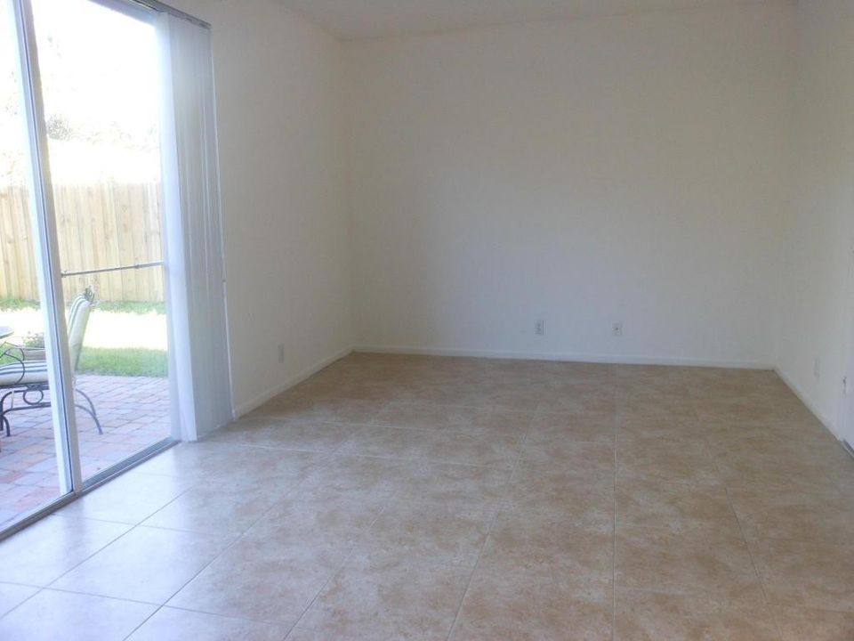 En Renta: $2,749 (3 camas, 2 baños, 1674 Pies cuadrados)