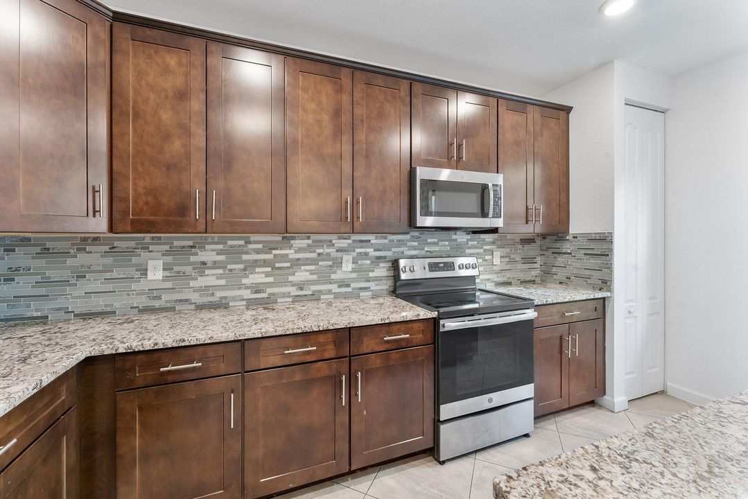 For Sale: $529,999 (3 beds, 2 baths, 1829 Square Feet)