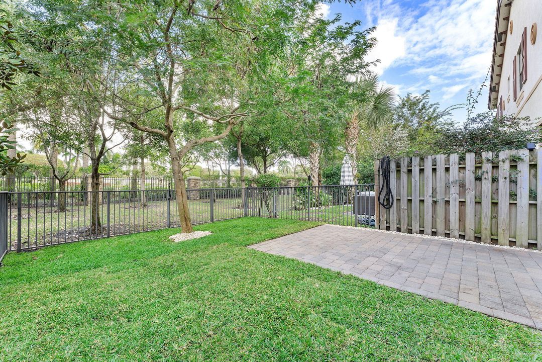 For Sale: $529,999 (3 beds, 2 baths, 1829 Square Feet)