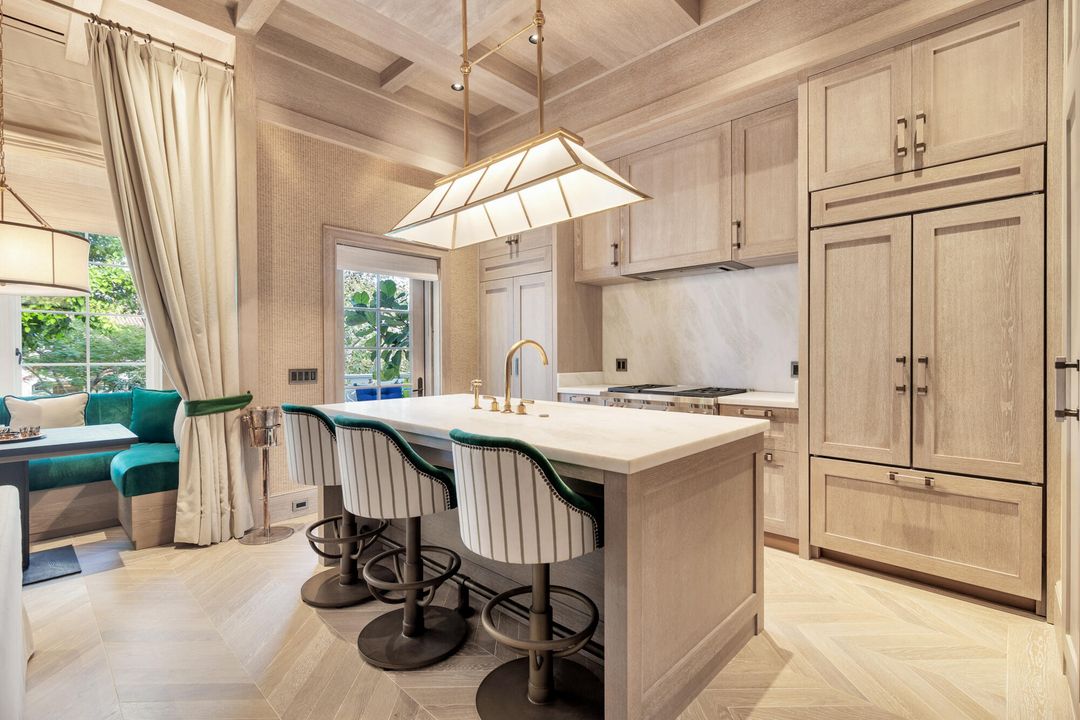 For Sale: $5,495,000 (2 beds, 2 baths, 1241 Square Feet)