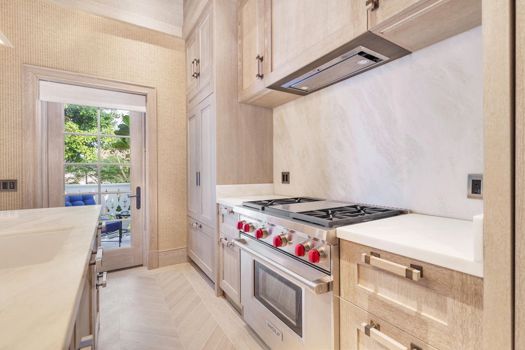 For Sale: $5,495,000 (2 beds, 2 baths, 1241 Square Feet)