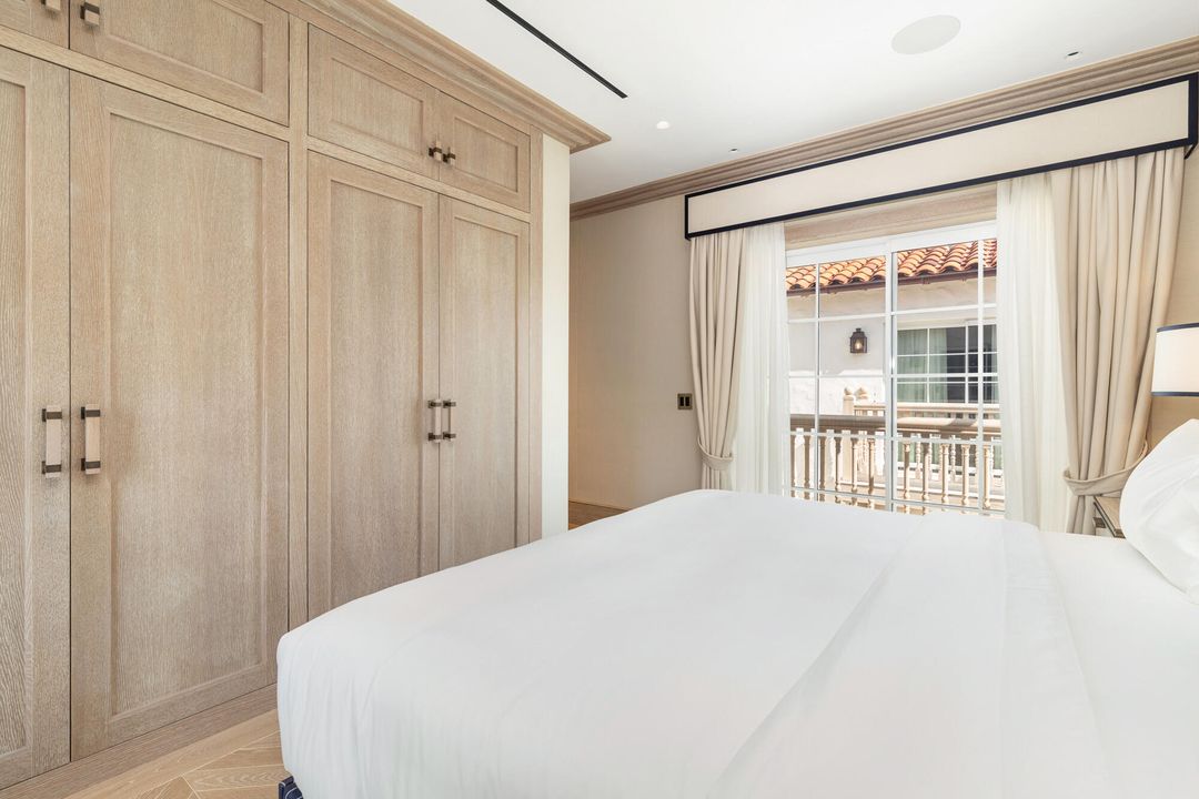 For Sale: $5,495,000 (2 beds, 2 baths, 1241 Square Feet)