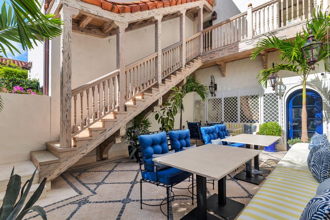 For Sale: $5,495,000 (2 beds, 2 baths, 1241 Square Feet)