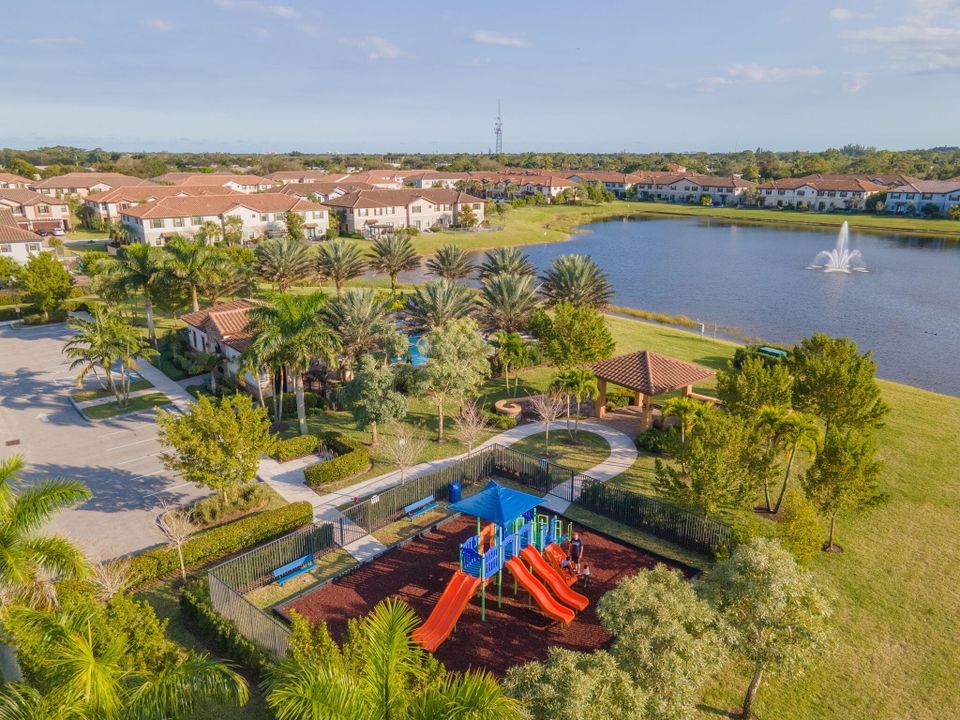 For Sale: $529,999 (3 beds, 2 baths, 1829 Square Feet)