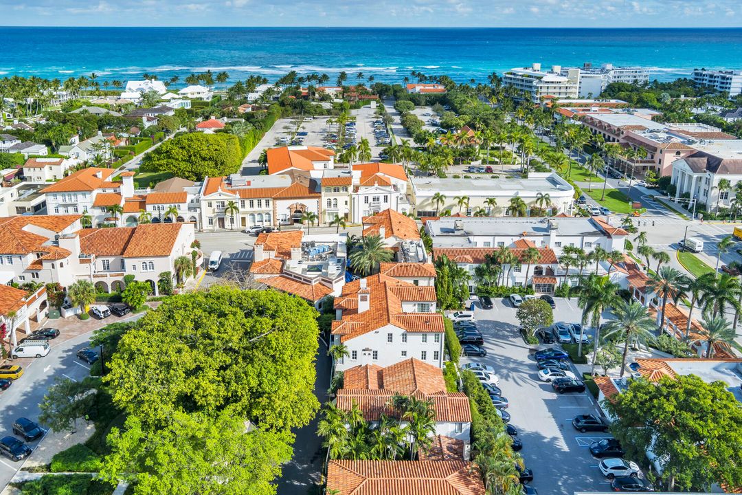 For Sale: $5,495,000 (2 beds, 2 baths, 1241 Square Feet)