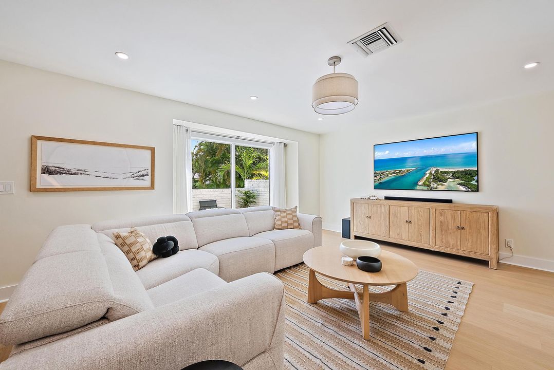 For Rent: $6,000 (3 beds, 2 baths, 1648 Square Feet)