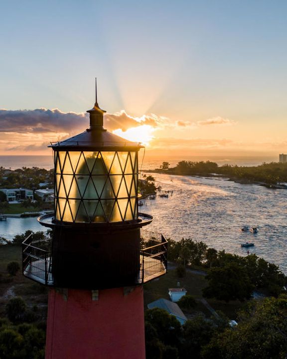 For Rent: $6,000 (3 beds, 2 baths, 1648 Square Feet)