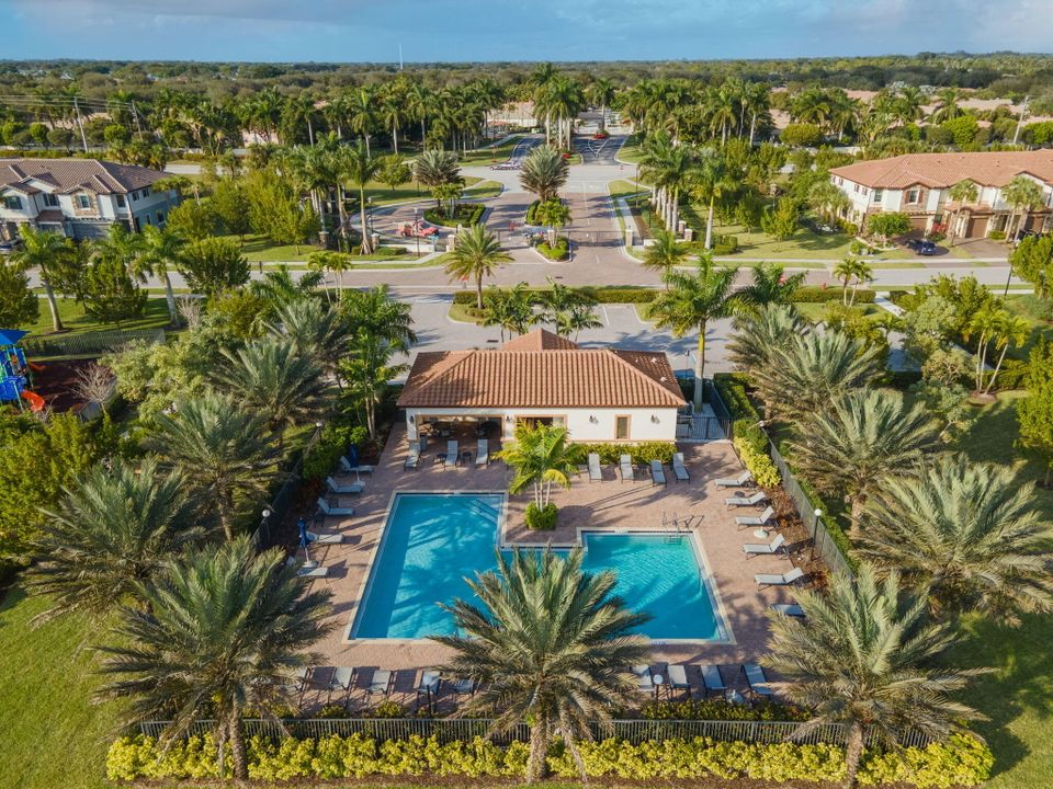 For Sale: $529,999 (3 beds, 2 baths, 1829 Square Feet)