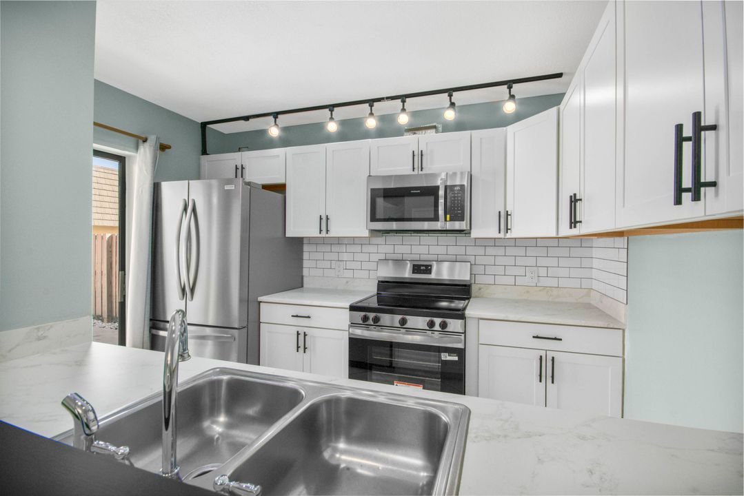 待售: $293,000 (2 贝兹, 2 浴室, 1236 平方英尺)