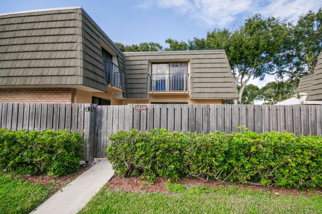 待售: $293,000 (2 贝兹, 2 浴室, 1236 平方英尺)