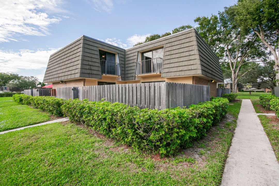 待售: $293,000 (2 贝兹, 2 浴室, 1236 平方英尺)