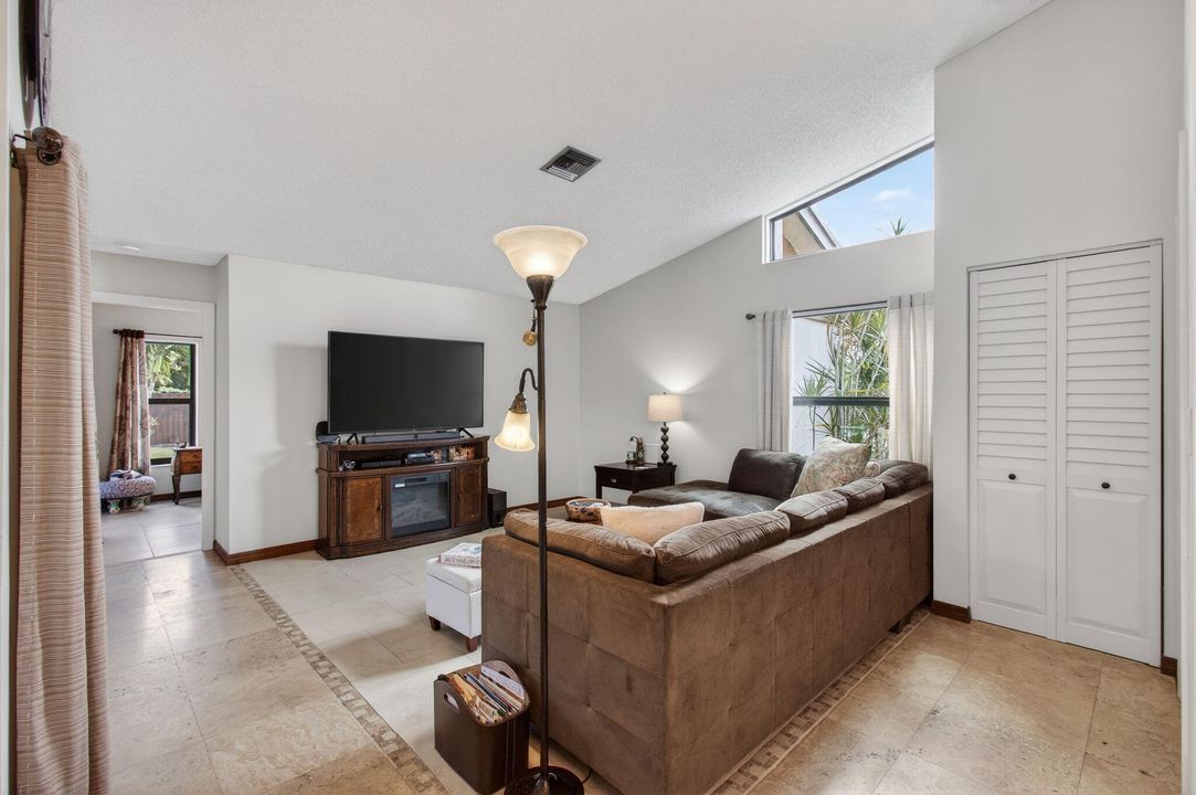 For Sale: $649,900 (3 beds, 2 baths, 1592 Square Feet)