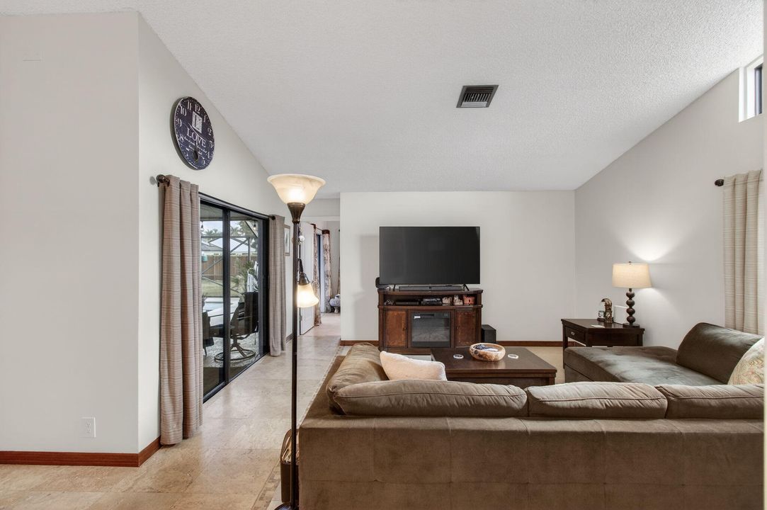 For Sale: $649,900 (3 beds, 2 baths, 1592 Square Feet)