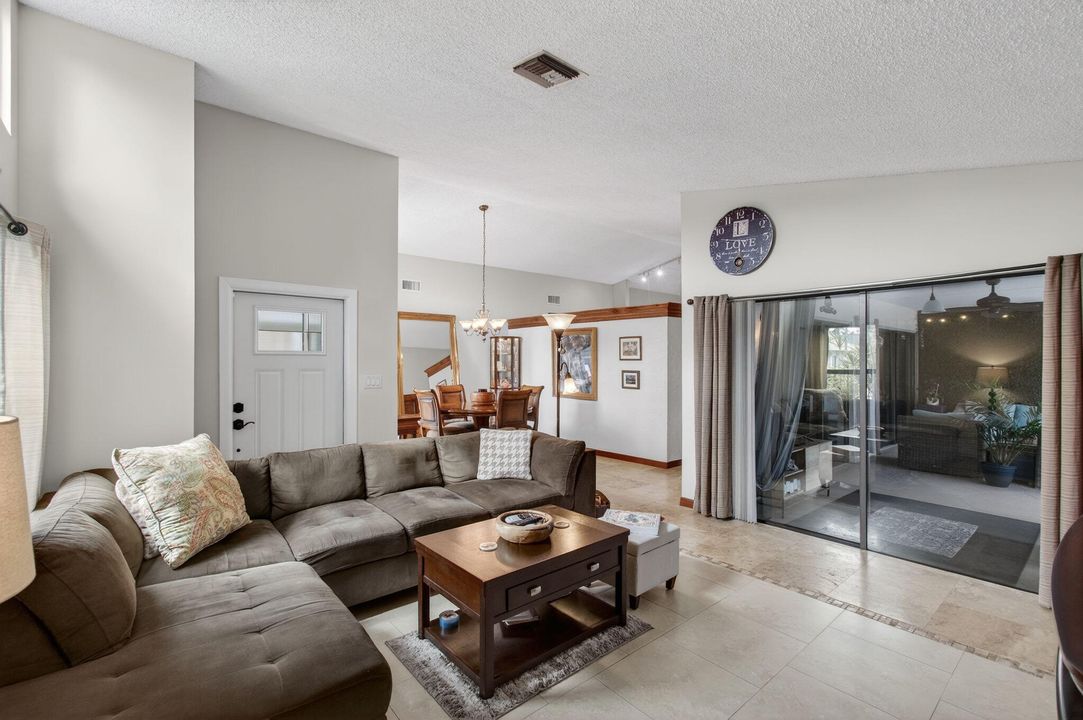 For Sale: $649,900 (3 beds, 2 baths, 1592 Square Feet)