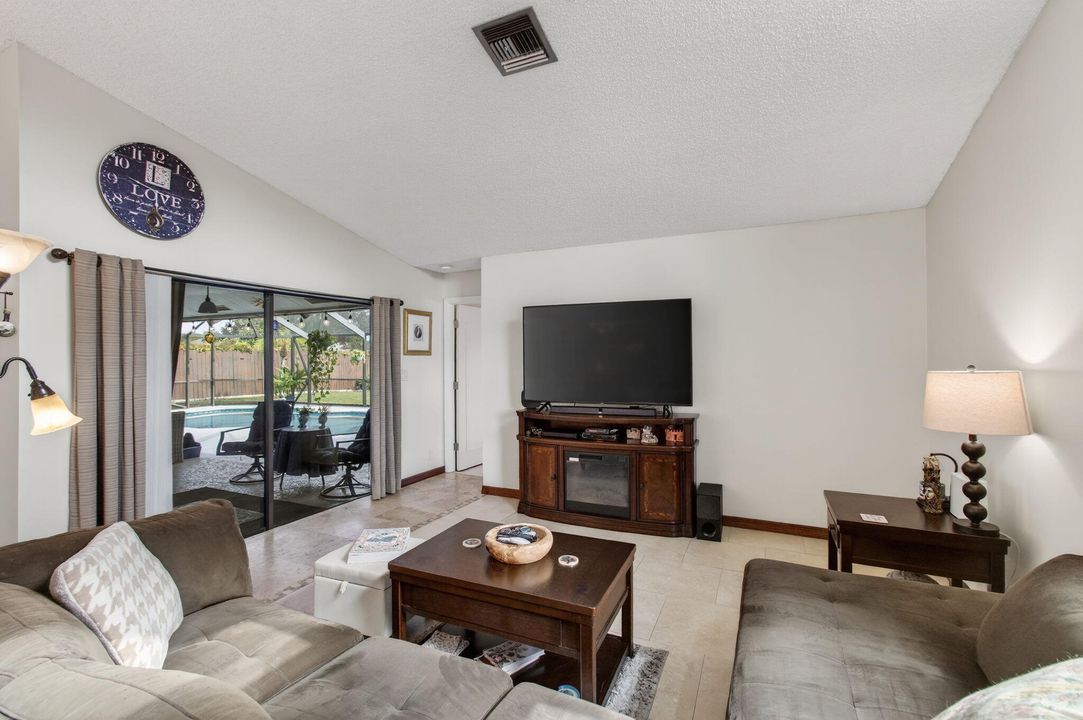 For Sale: $649,900 (3 beds, 2 baths, 1592 Square Feet)