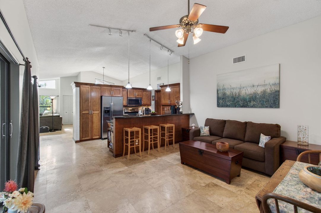 For Sale: $649,900 (3 beds, 2 baths, 1592 Square Feet)