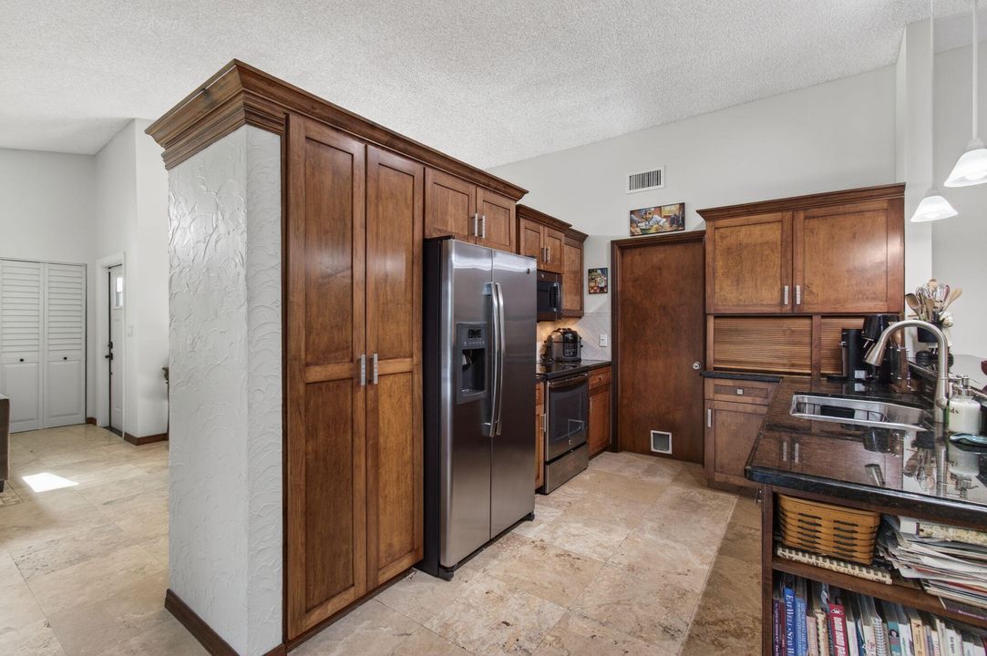For Sale: $649,900 (3 beds, 2 baths, 1592 Square Feet)