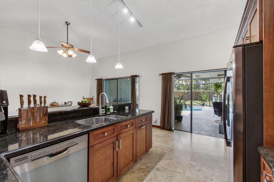 For Sale: $649,900 (3 beds, 2 baths, 1592 Square Feet)