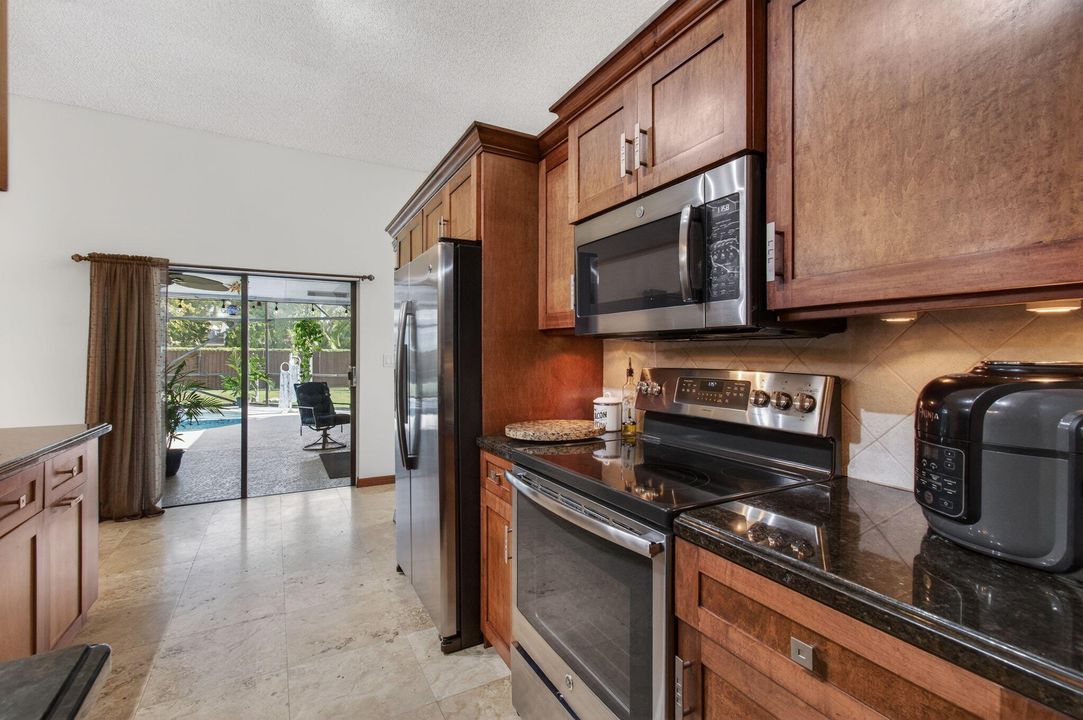 For Sale: $649,900 (3 beds, 2 baths, 1592 Square Feet)