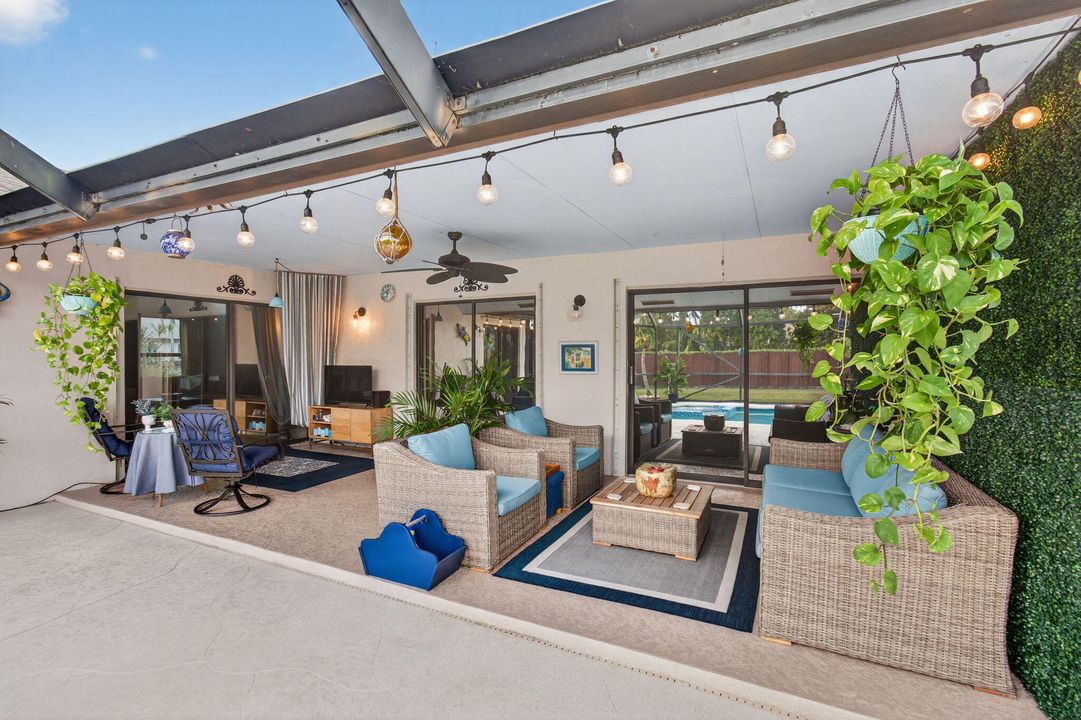 For Sale: $649,900 (3 beds, 2 baths, 1592 Square Feet)