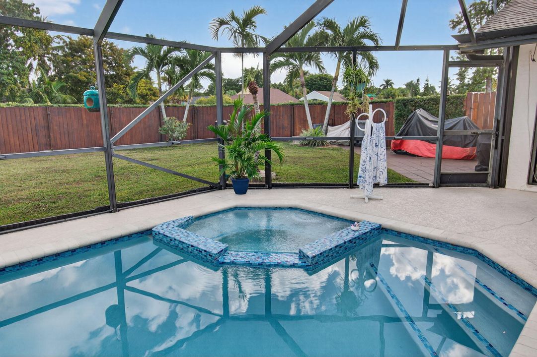 For Sale: $649,900 (3 beds, 2 baths, 1592 Square Feet)