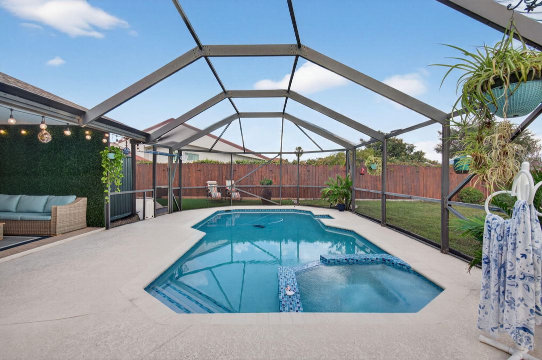 For Sale: $649,900 (3 beds, 2 baths, 1592 Square Feet)