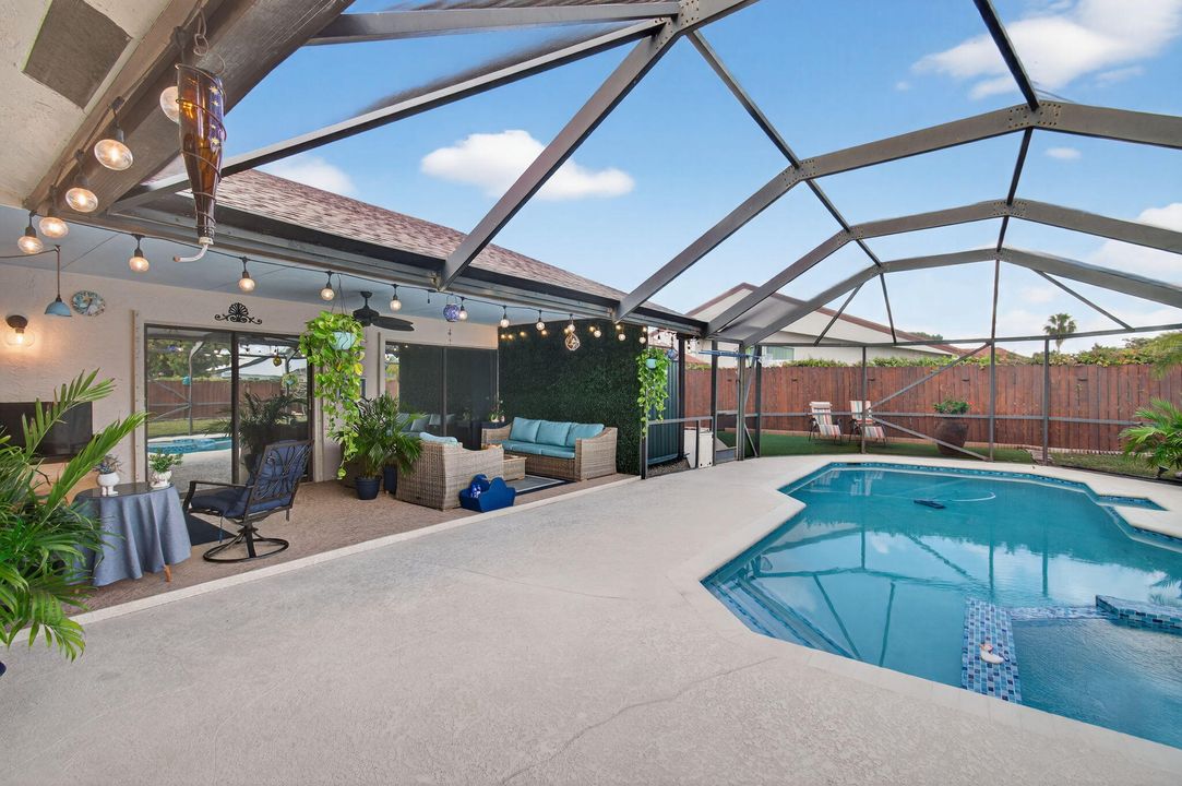 For Sale: $649,900 (3 beds, 2 baths, 1592 Square Feet)