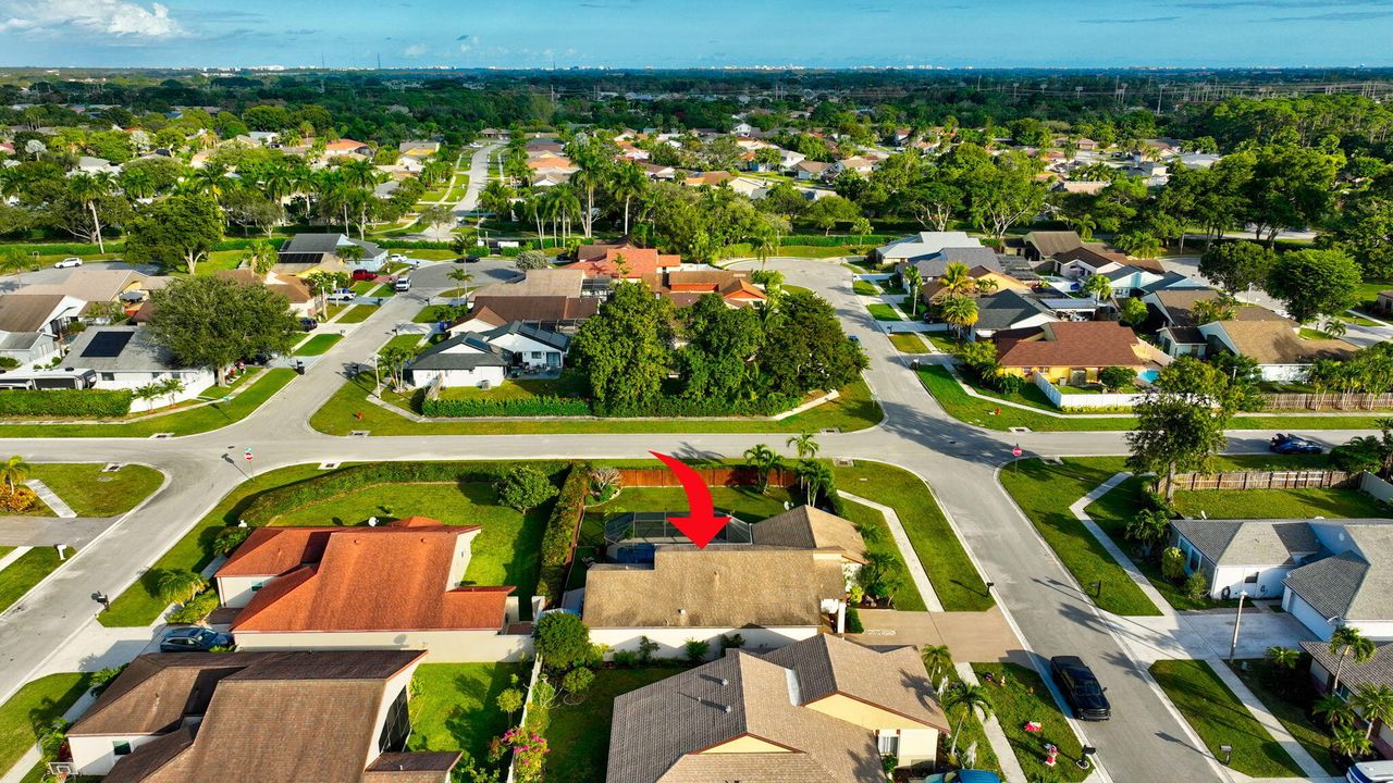 For Sale: $649,900 (3 beds, 2 baths, 1592 Square Feet)