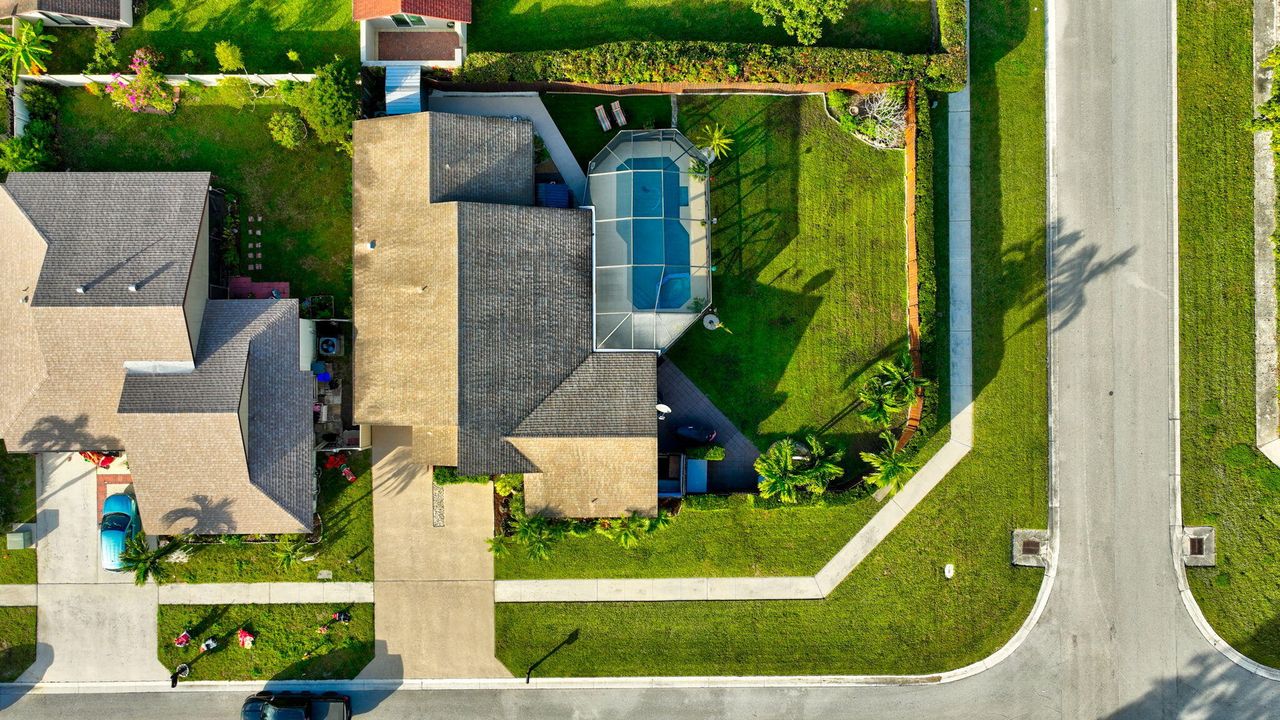 For Sale: $649,900 (3 beds, 2 baths, 1592 Square Feet)