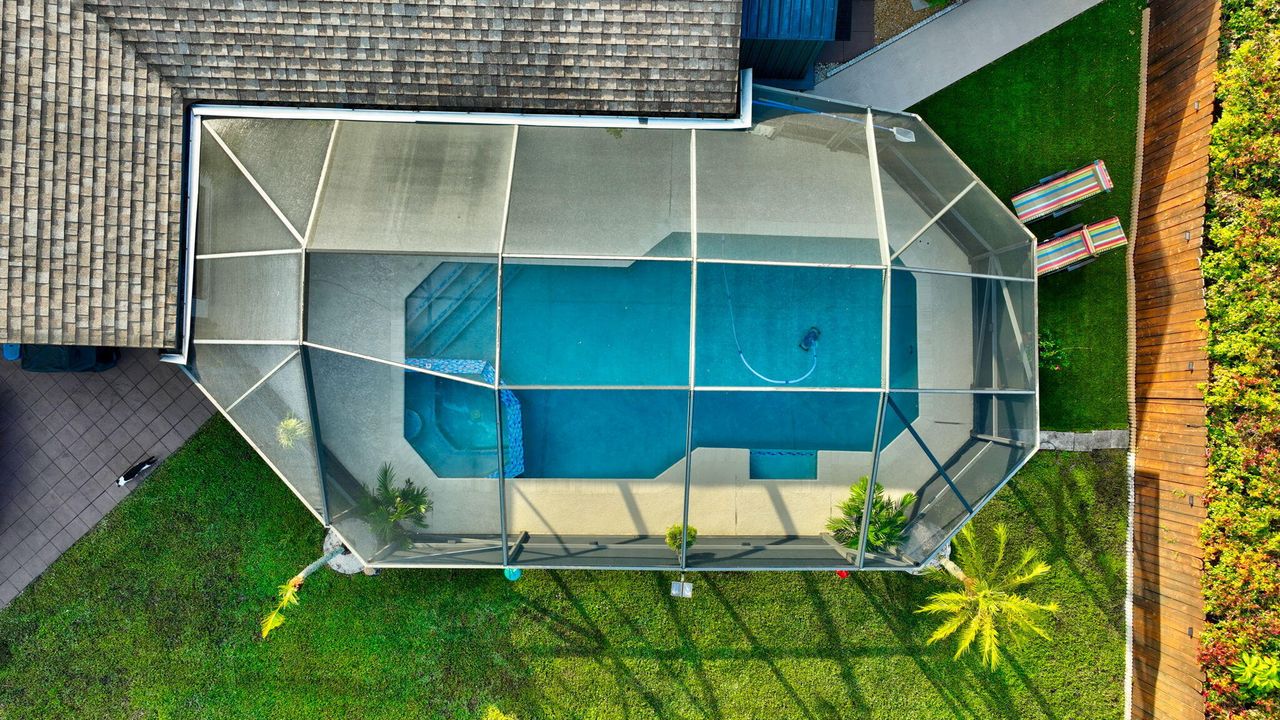 For Sale: $649,900 (3 beds, 2 baths, 1592 Square Feet)