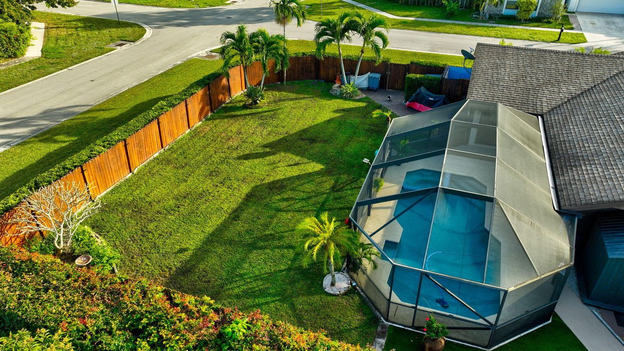 For Sale: $649,900 (3 beds, 2 baths, 1592 Square Feet)