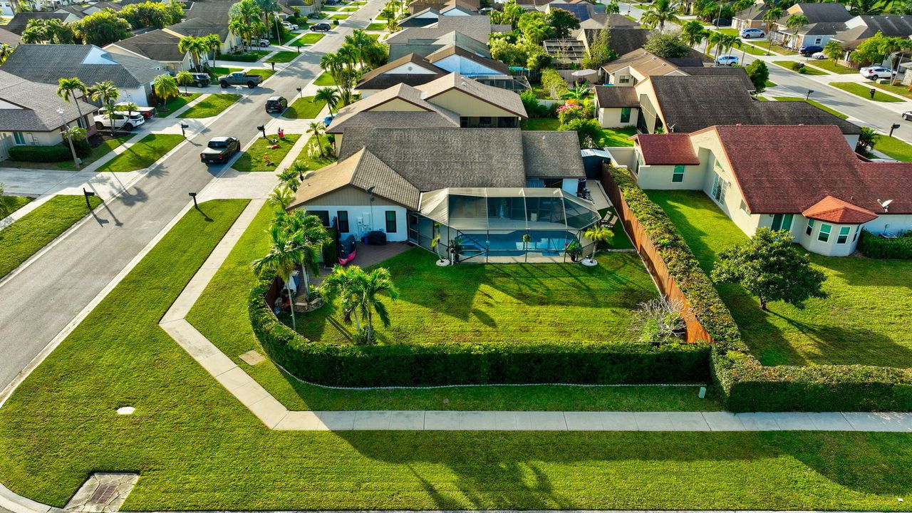 For Sale: $649,900 (3 beds, 2 baths, 1592 Square Feet)