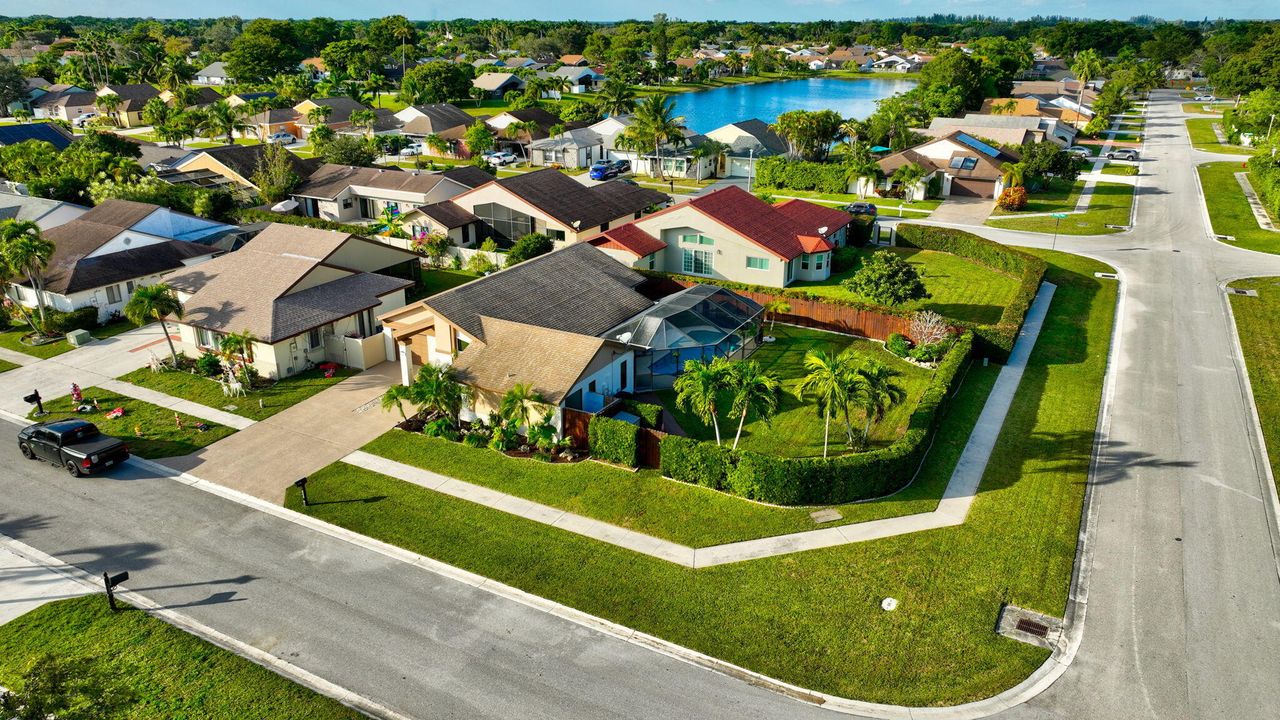 For Sale: $649,900 (3 beds, 2 baths, 1592 Square Feet)