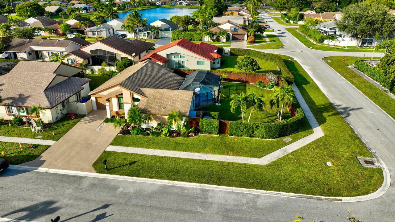 For Sale: $649,900 (3 beds, 2 baths, 1592 Square Feet)