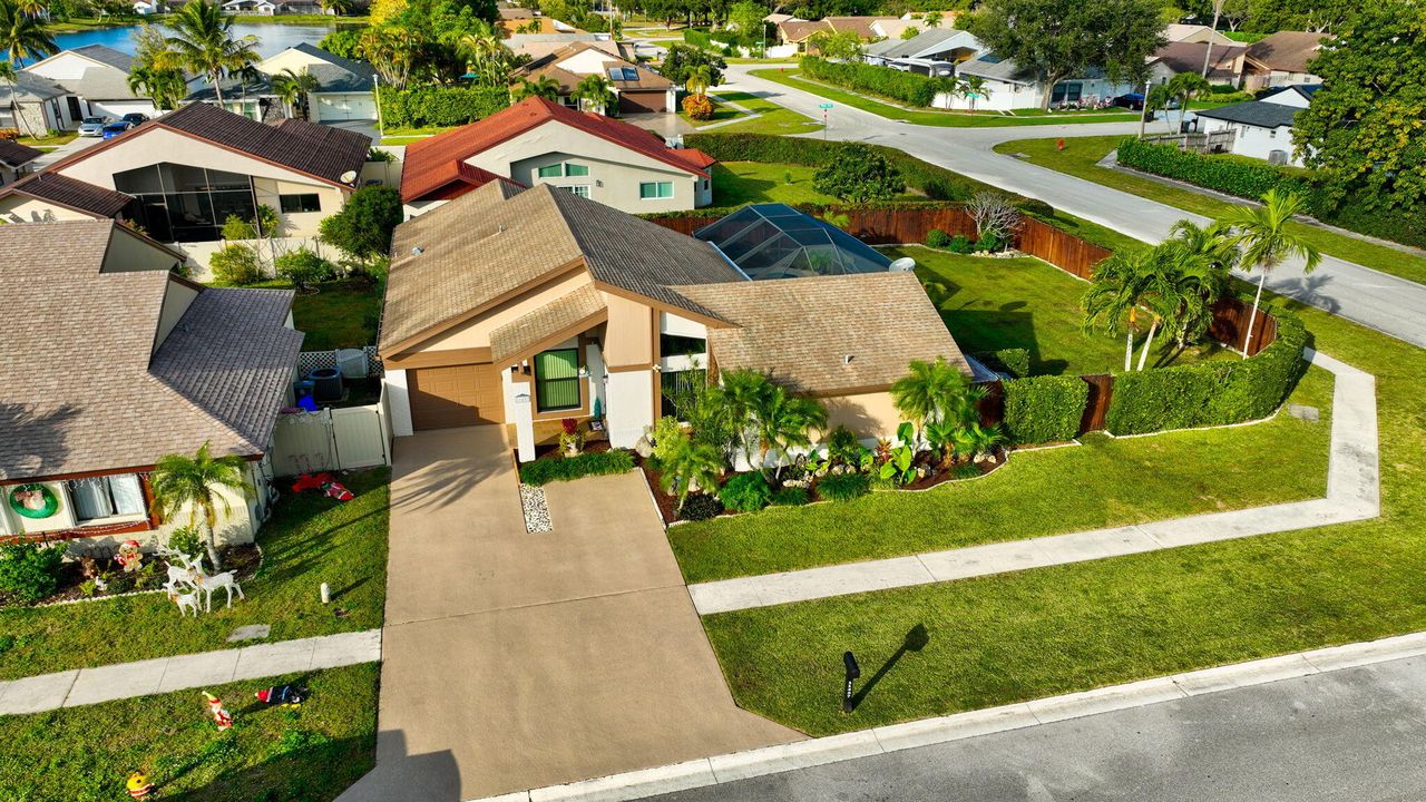 For Sale: $649,900 (3 beds, 2 baths, 1592 Square Feet)