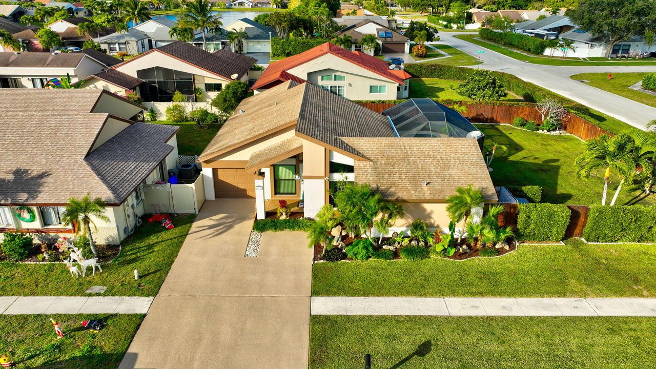 For Sale: $649,900 (3 beds, 2 baths, 1592 Square Feet)